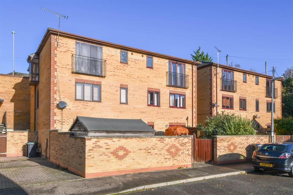 Property main image