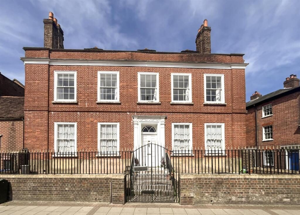 Property main image