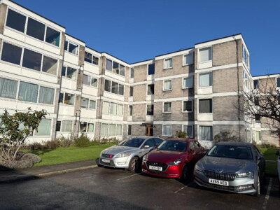 Property on Queens Ride, SW13 0HZ