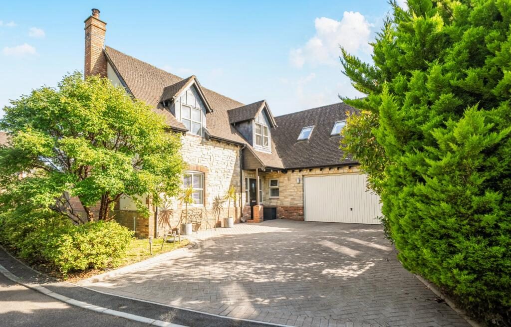 Property main image