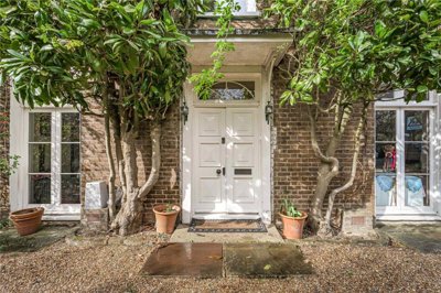 Property on Mount Avenue, W5 1PU