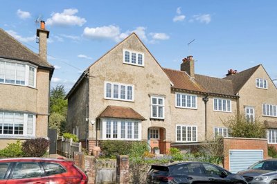 Property on Doctors Commons Road, HP4 3DW