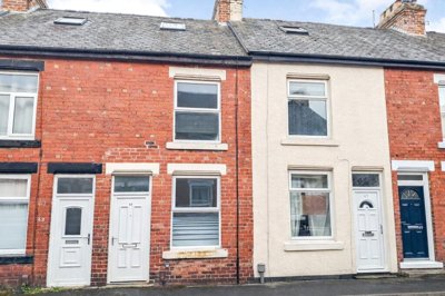 Property on Avenue Grove, HG2 7PD