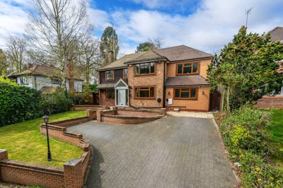 Property on Stourbridge Road, WV4 5NF