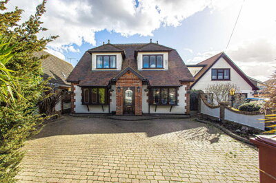 Property on Green Lane, SS9 5QX