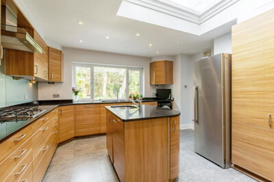 Property on Lake View, HA8 7RU