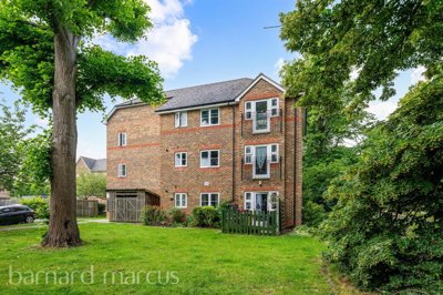 Property on KT19 8GG