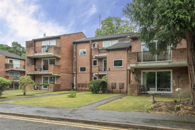 Property on Dukes Ride, RG45 6SJ