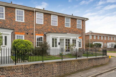 Property on Hill Lands, RG10 8JY