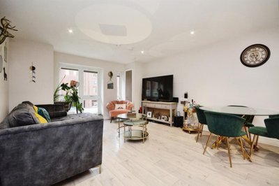 Property on St James Road, CM14 4JW
