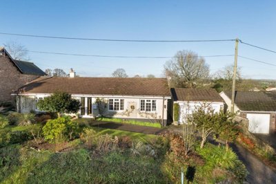 Property on EX16 4NT