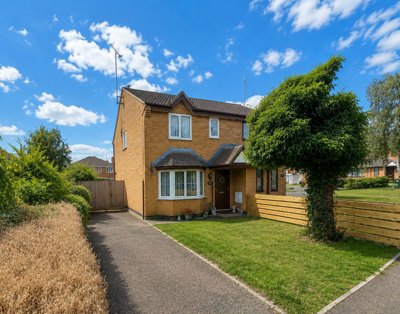 Property on Skeggles Close, PE29 6SN