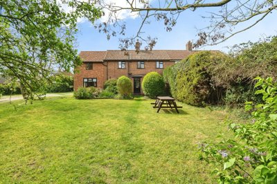 Property on Queensway, NR35 2TG