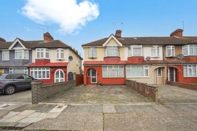 Property on Woodgrange Gardens, EN1 1ER