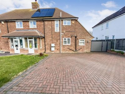 Property on Huntingfield Road, DA13 0EZ