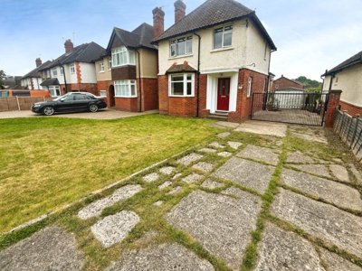 Property on Bath Road, RG31 7QH