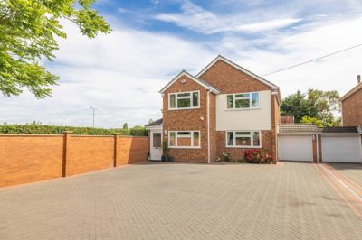Property on Slough Road, SL3 9AF