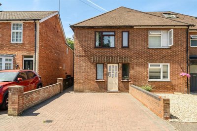 Property on New Wokingham Road, RG45 6JG