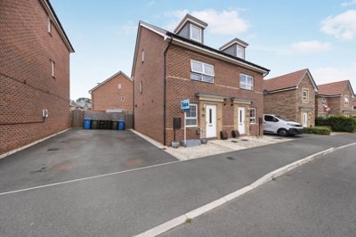 Property on Orange Tip Close, S81 7FU