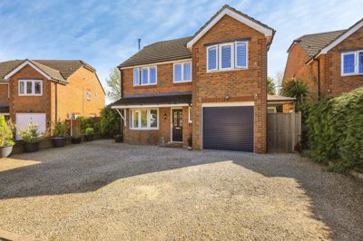 Property on The Acorns, BN27 2SN