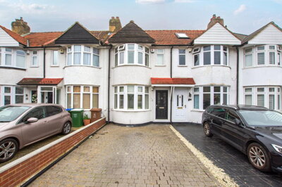 Property on Burnt Oak Lane, DA15 8LN