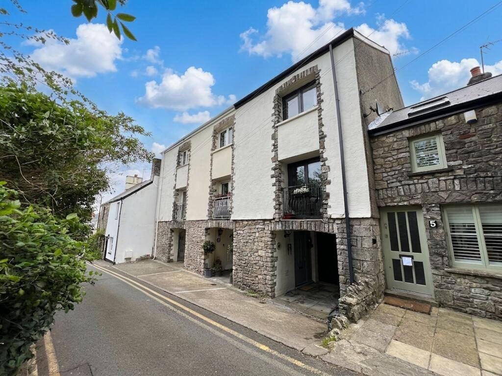 Terraced House