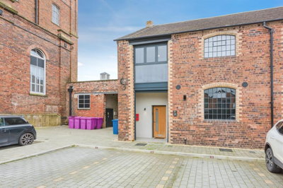 Property on Tolson Court, B78 3UY