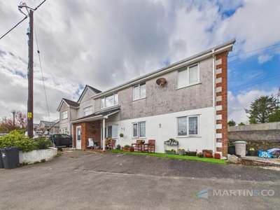 Property on Doubletrees, PL24 2LD