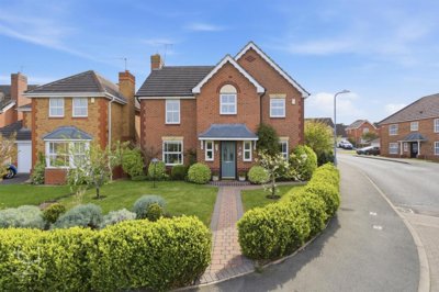 Property on Medway Road, WR11 3FA