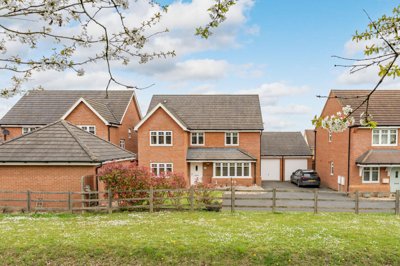 Property on NN18 8GR