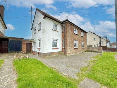 Property on Beech Green, LU6 1EB