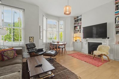 Property on NW6 2HH