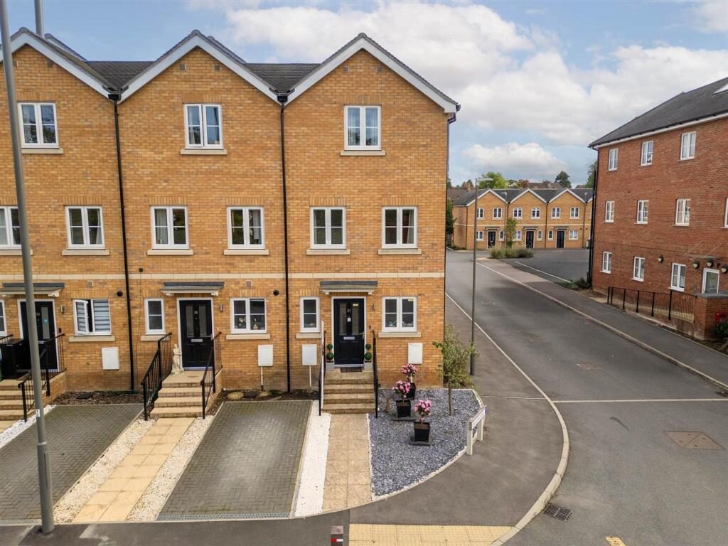 Terraced House