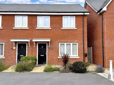 Property on Flaxley Lane, NG24 3XB