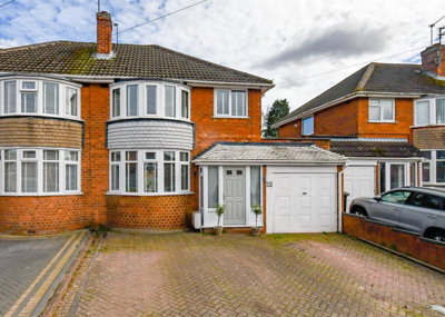 Property on Wombourne Park, WV5 0LY