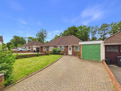 Property on Flaxman Close, RG6 5TH