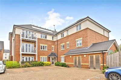 Property on RG40 5BF