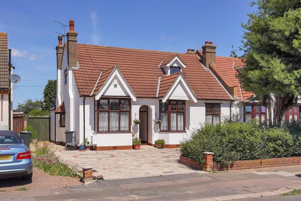 Levett Gardens | Seven Kings Bungalow Estate | IG3