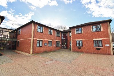 Property on Gosport Road, PO14 2AX