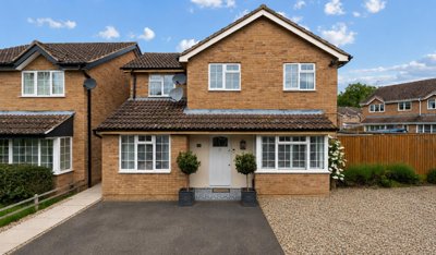 Property on Falkland Road, WR11 1XE