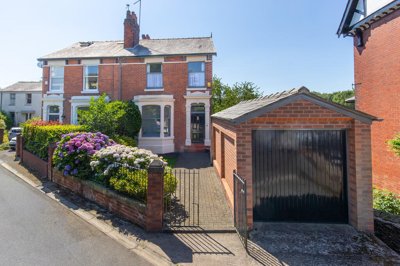 Property on PR2 8NS