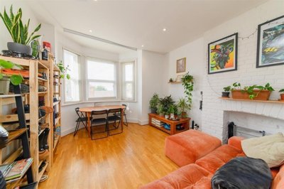 Property on Sunningfields Crescent, NW4 4RD