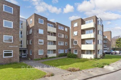 Property on High Street, PO21 1HZ