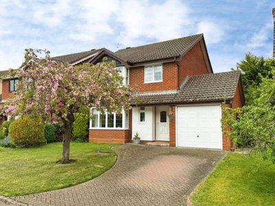 Property on Woodford Green, RG12 9YQ