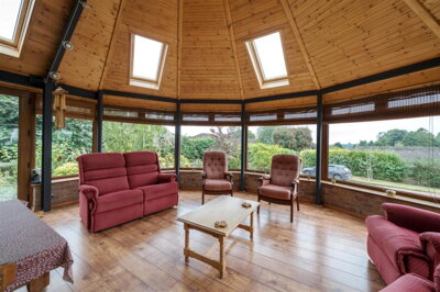 Property on EX13 7BN