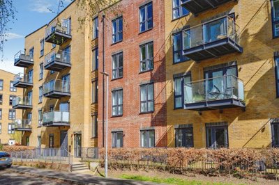 Property on Frogmore Road, HP3 9GQ