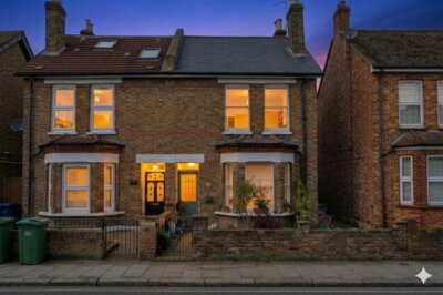 Property on Homesdale Road, BR2 9LB