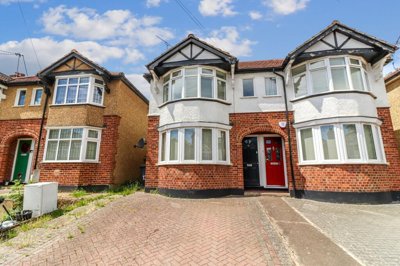 Property on West Drive, WD25 0AL