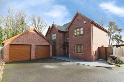 Property on Oakleaf Gardens, WS3 4AT