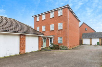 Property on Dorley Dale, NR33 8US